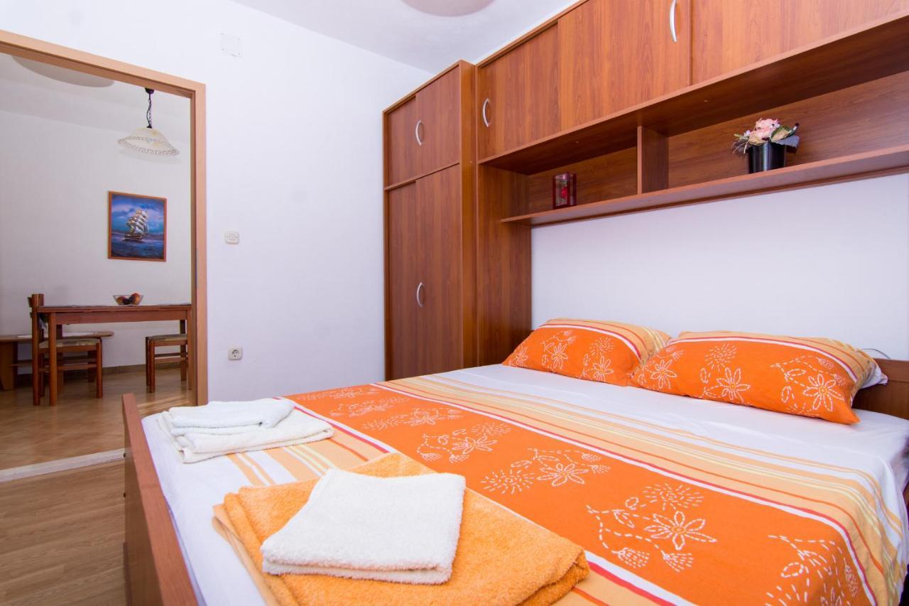 Holidays Apartments Slanada With Terrace And Sea View, Near The Beach & Town Trogir, Free Parking, Quiet Place On Peninsula Ciovo Exterior foto