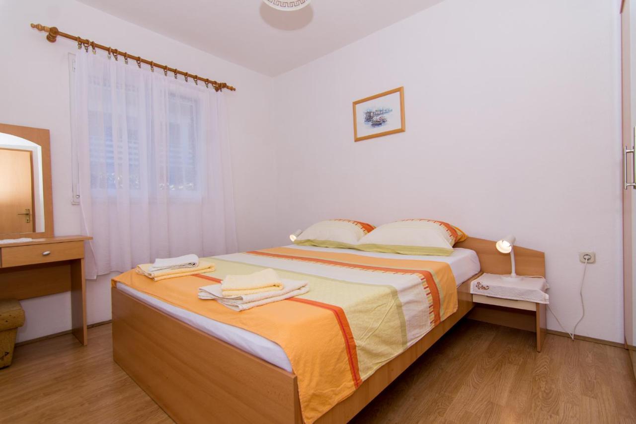 Holidays Apartments Slanada With Terrace And Sea View, Near The Beach & Town Trogir, Free Parking, Quiet Place On Peninsula Ciovo Exterior foto
