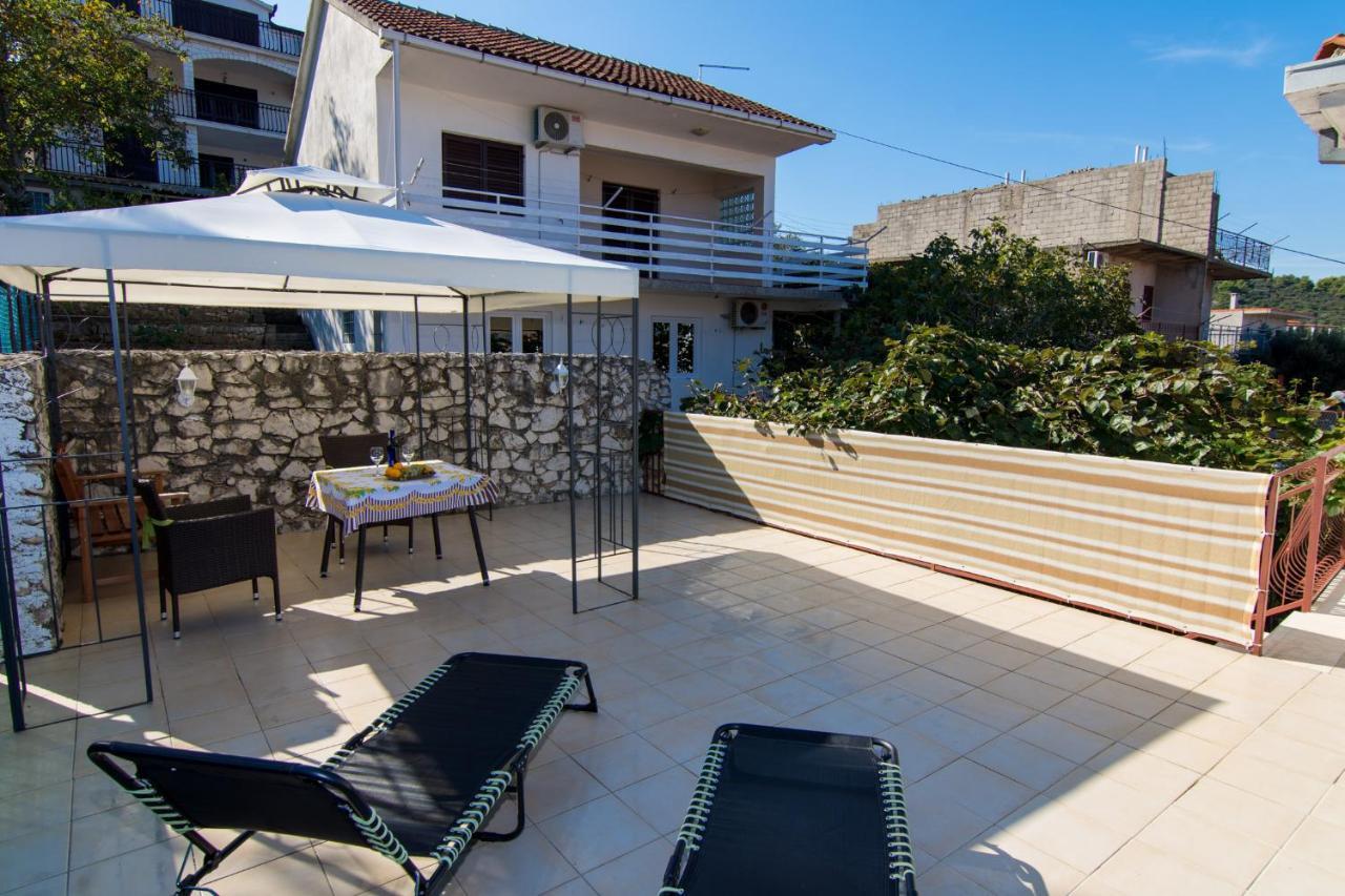 Holidays Apartments Slanada With Terrace And Sea View, Near The Beach & Town Trogir, Free Parking, Quiet Place On Peninsula Ciovo Exterior foto