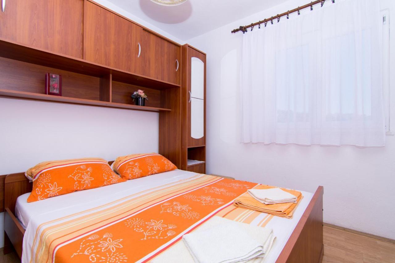 Holidays Apartments Slanada With Terrace And Sea View, Near The Beach & Town Trogir, Free Parking, Quiet Place On Peninsula Ciovo Exterior foto