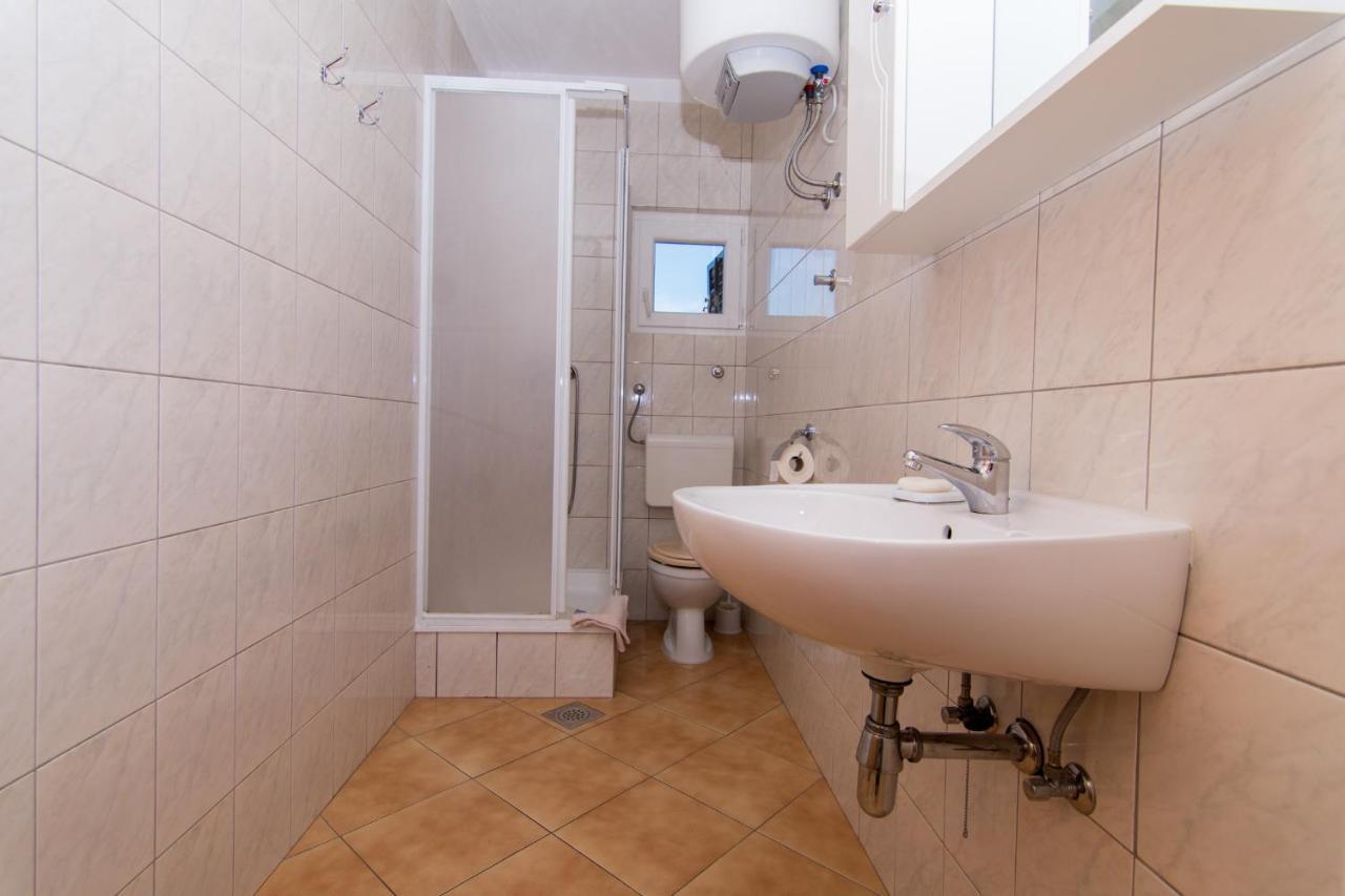Holidays Apartments Slanada With Terrace And Sea View, Near The Beach & Town Trogir, Free Parking, Quiet Place On Peninsula Ciovo Exterior foto